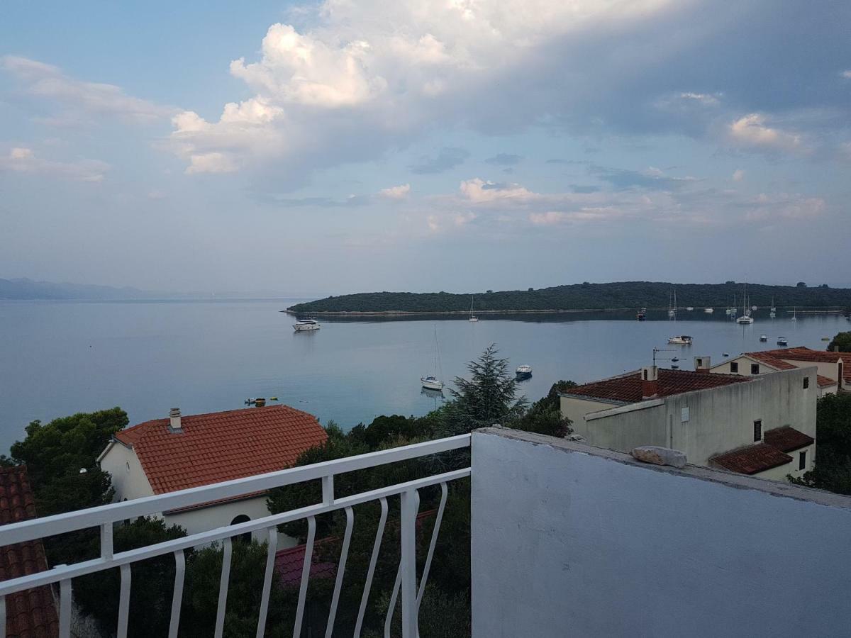 Blue Sea Blue Sky Apartment Loviste Exterior photo